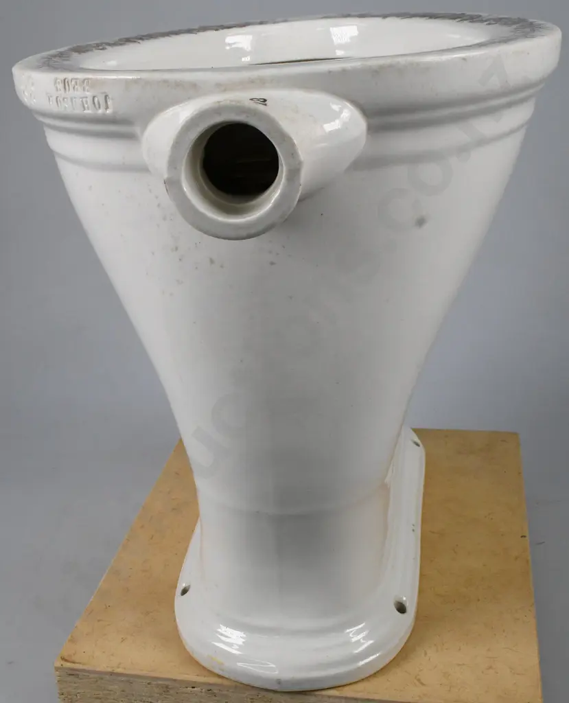 SAMPLE PURITAS FLORAL TOILET BOWL ON STAND Image 1++