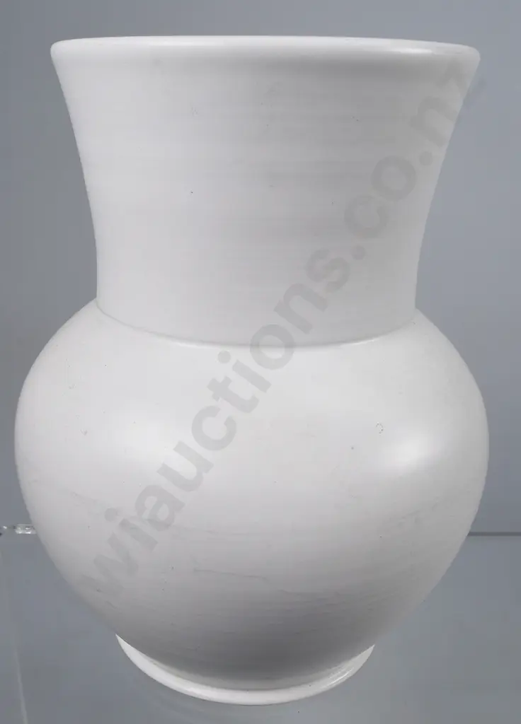 CROWN LYNN DANIEL STEENSTRA VASE SHAPE 16 Image 1++