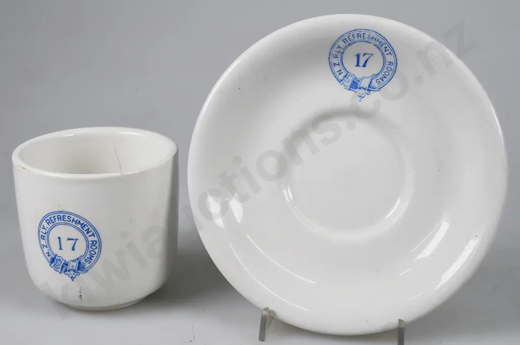 NZ RAILWAY REFRESHMENT ROOMS HELENSVILLE NUMBER 17 CUP & SAUCER Image 1++