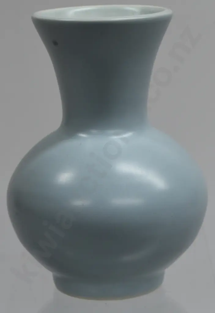 CROWN LYNN HAND POTTED VASE RARE COLOUR Image 1++