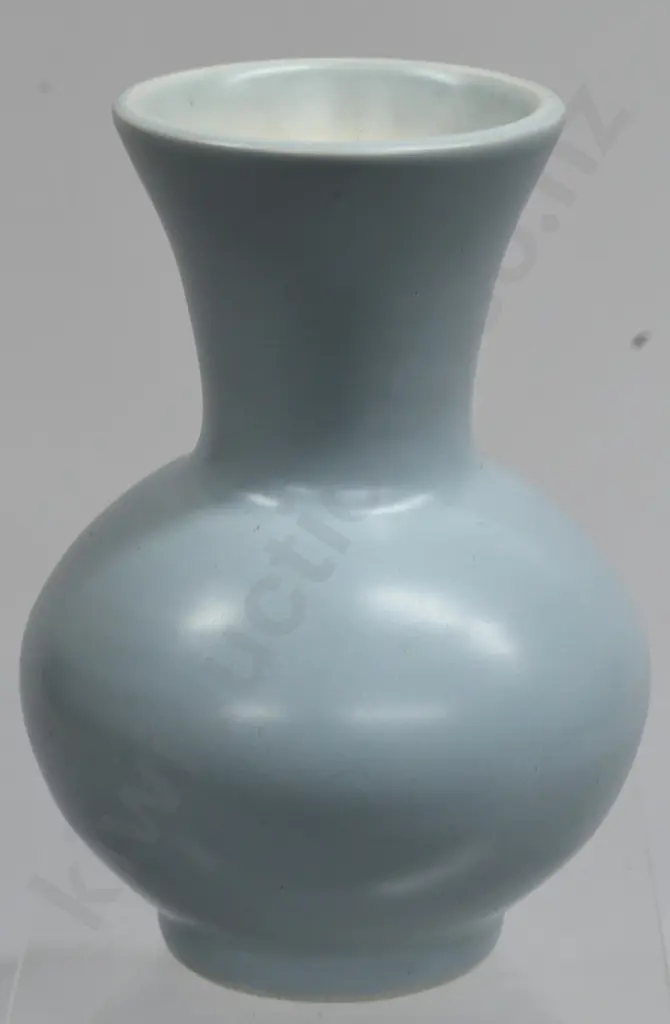 CROWN LYNN HAND POTTED VASE RARE COLOUR Image 1++