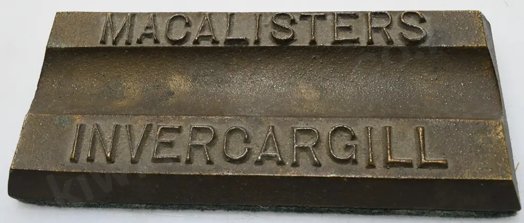 MACALISTER INVERCARGILL BRASS PAPERWEIGHT PEN HOLDER Image 1++