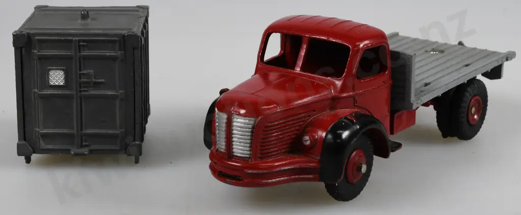 DINKY TOY MODEL 34B PLATEAU BERLIET AVEC CONTAINER Image 1++
