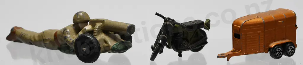FUN HO TOMMY DOO GUNNER - LESNEY MOTORCYCLE -CORGI HORSEBOX Image 1++