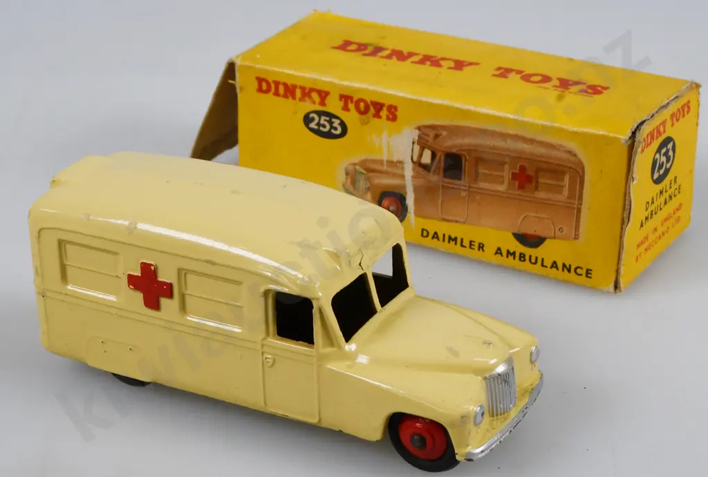 DINKY TOY MODEL 253 DAIMLER AMBULANCE Image 1++