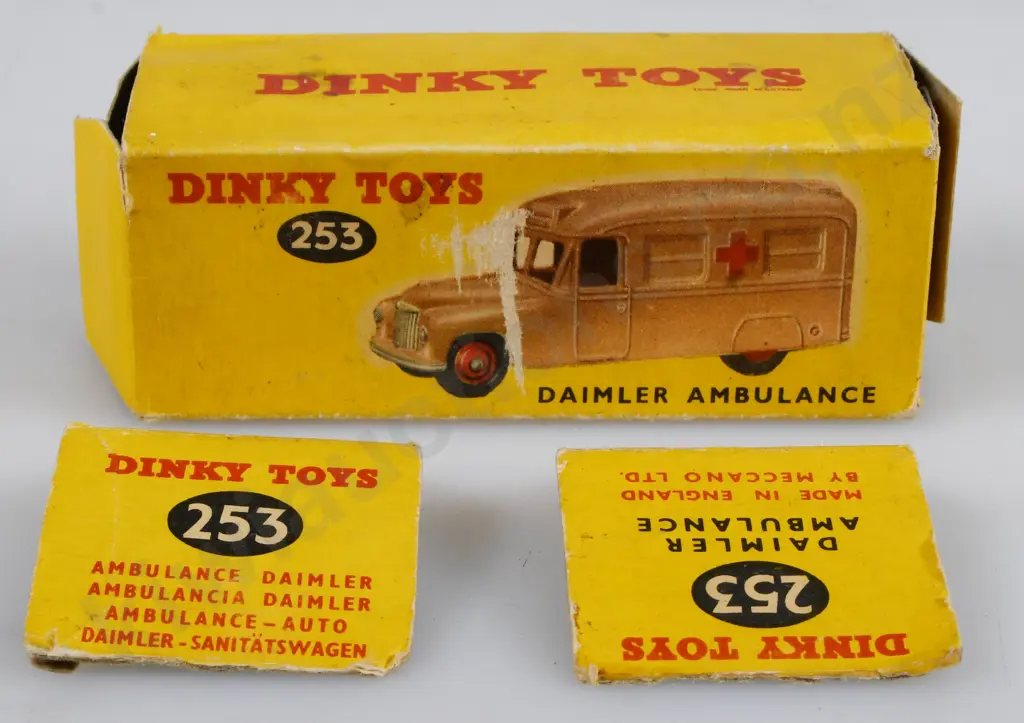 DINKY TOY MODEL 253 DAIMLER AMBULANCE Image 1++