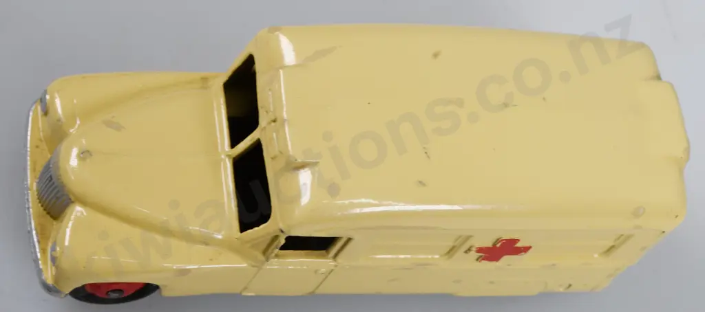 DINKY TOY MODEL 253 DAIMLER AMBULANCE Image 1++