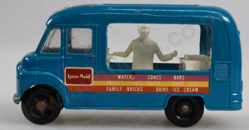 MATCHBOX SERIES MOBILE CANTEEN, ICE CREAM MOBILE SHOP Image 1++