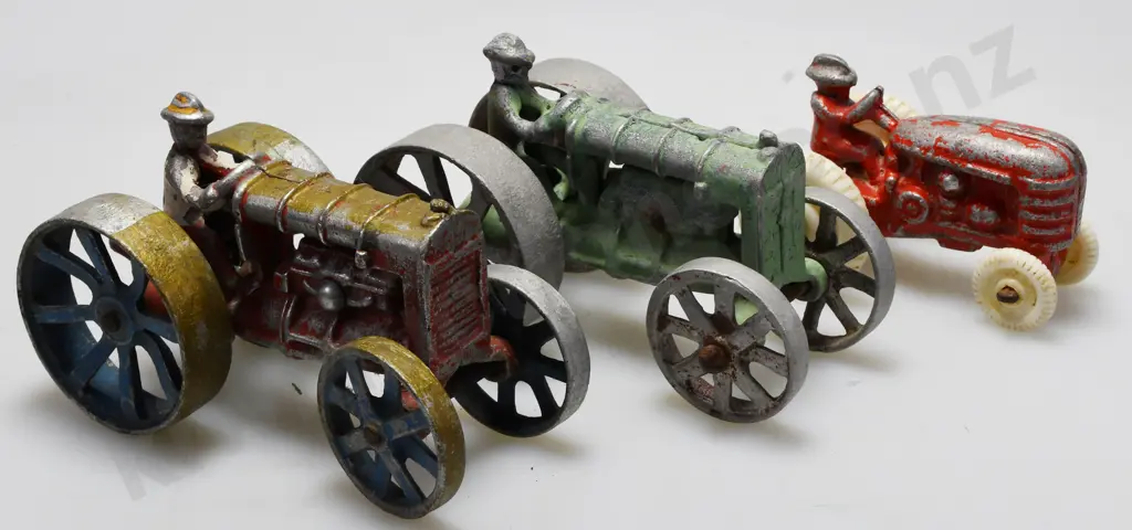 FUN HO FORDSON TRACTORS MODELS 104b & 103b Image 1++
