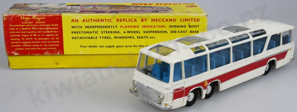 DINKY MODEL 952 VEGA MAJOR LUXURY COACH Image 1++