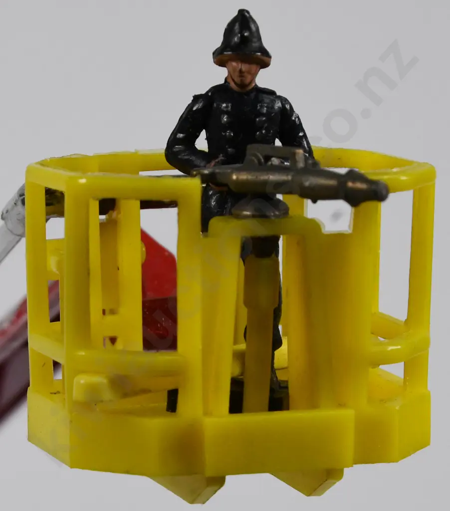 CORGI SIMON SNORKEL FIRE ENGINE Image 1++