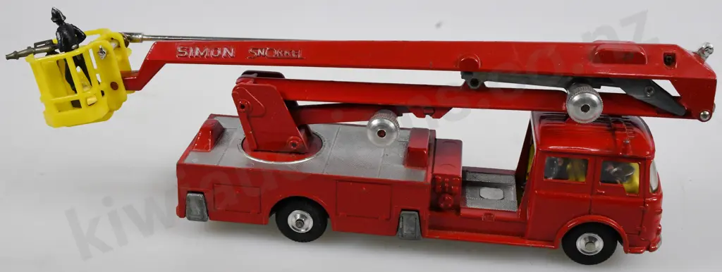 CORGI SIMON SNORKEL FIRE ENGINE Image 1++