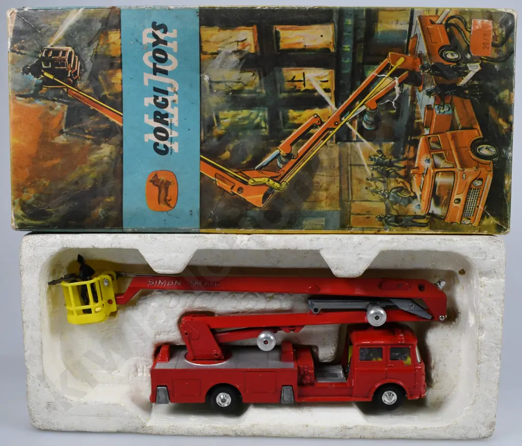 CORGI SIMON SNORKEL FIRE ENGINE Image 1++