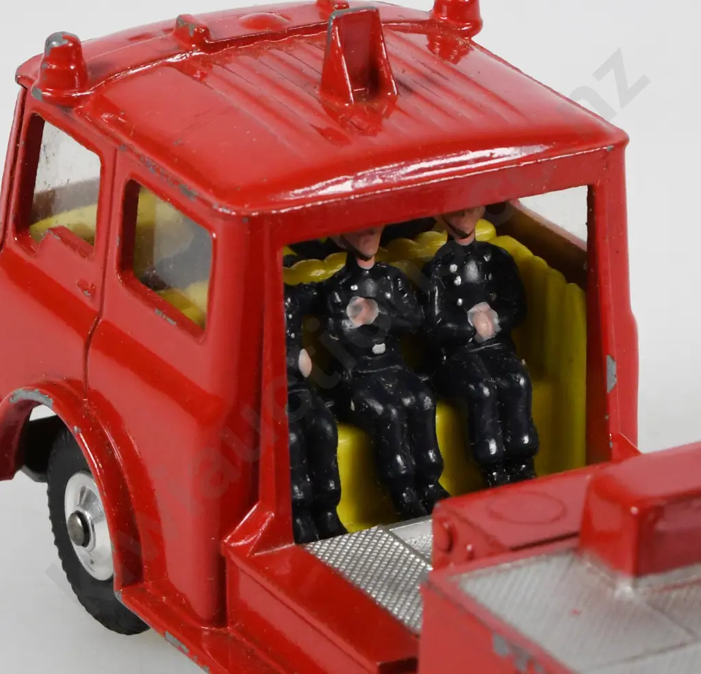 CORGI SIMON SNORKEL FIRE ENGINE Image 1++