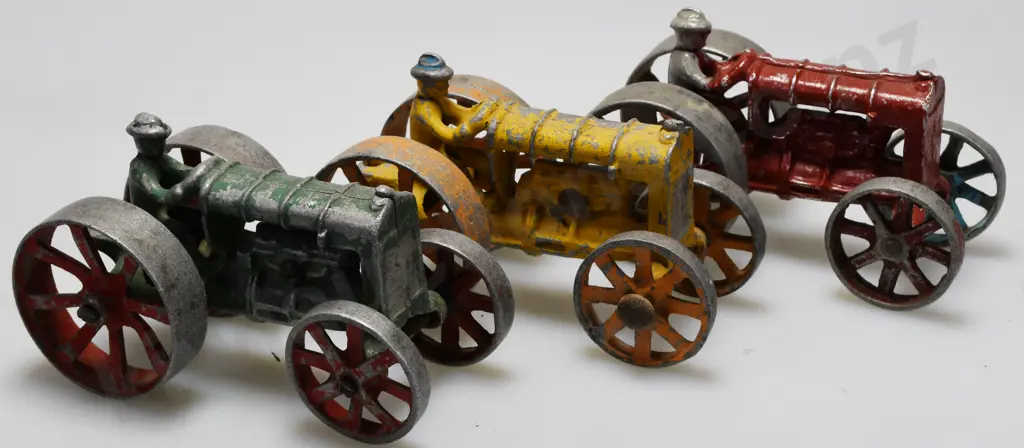 FUN HO FORDSON TRACTORS MODEL 104b Image 1++
