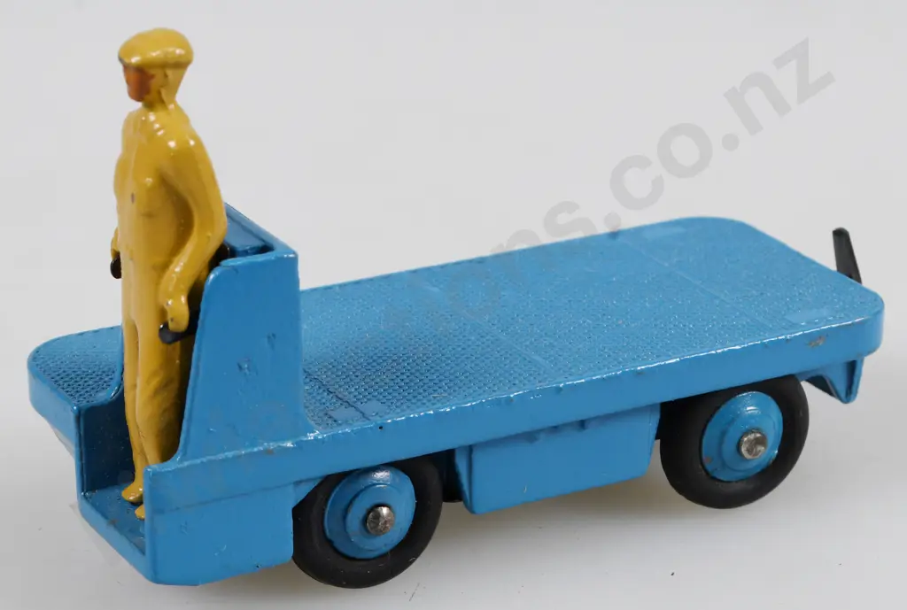 DINKY TOY MODEL 400 B E V ELECTRIC TRUCK Image 1++