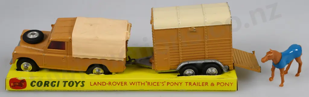 CORGI BOXED GIFT SET 2 LAND ROVER & RICE'S PONY TRAILER Image 1++