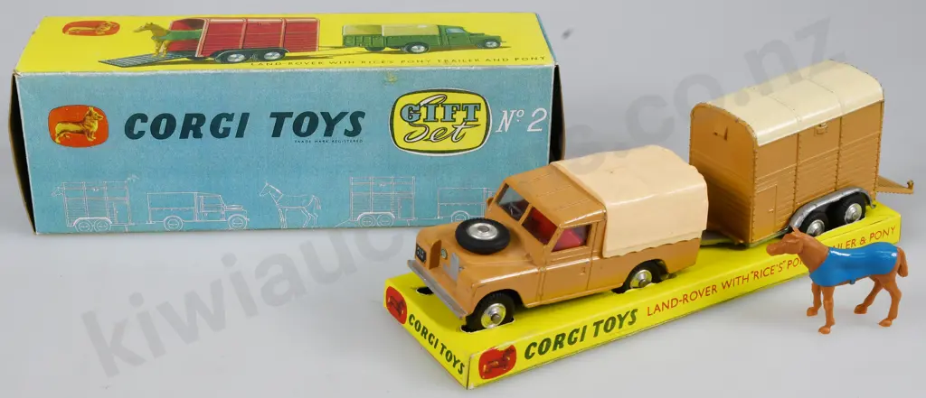 CORGI BOXED GIFT SET 2 LAND ROVER & RICE'S PONY TRAILER Image 1++