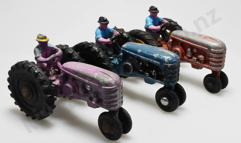 FUN HO MODEL 505 RUBBER TYRED TRACTOR Image 1++