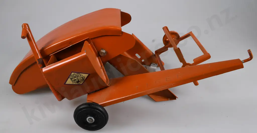 TIGER TOYS TIMARU HARVESTER Image 1++