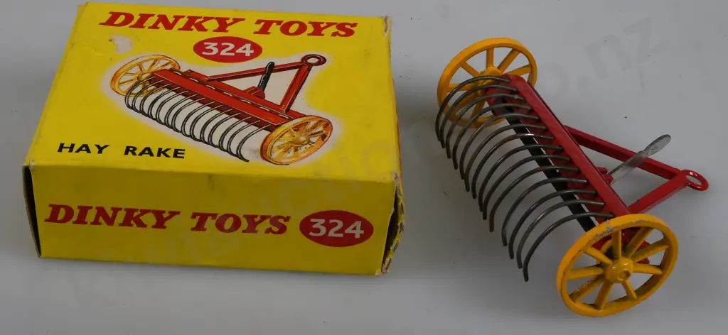 DINKY TOY HAY RAKE 324 Image 1++