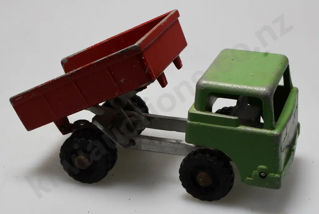 FUN HO MODEL 806 TIP TRUCK Image 1++