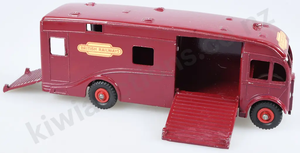 DINKY 981 HORSE BOX SUPERTOY Image 1++