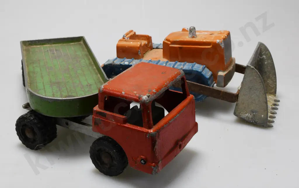 FUN HO MODELS 538 CRAWLER FRONT END LOADER 811 FORD ARTIC TRUCK & TRAILER Image 1++