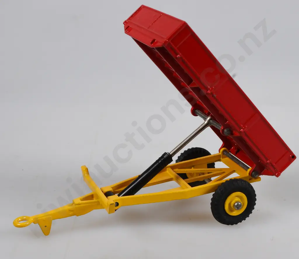 DINKY TOY MODEL 319 WEEKS FARM TRAILER Image 1++