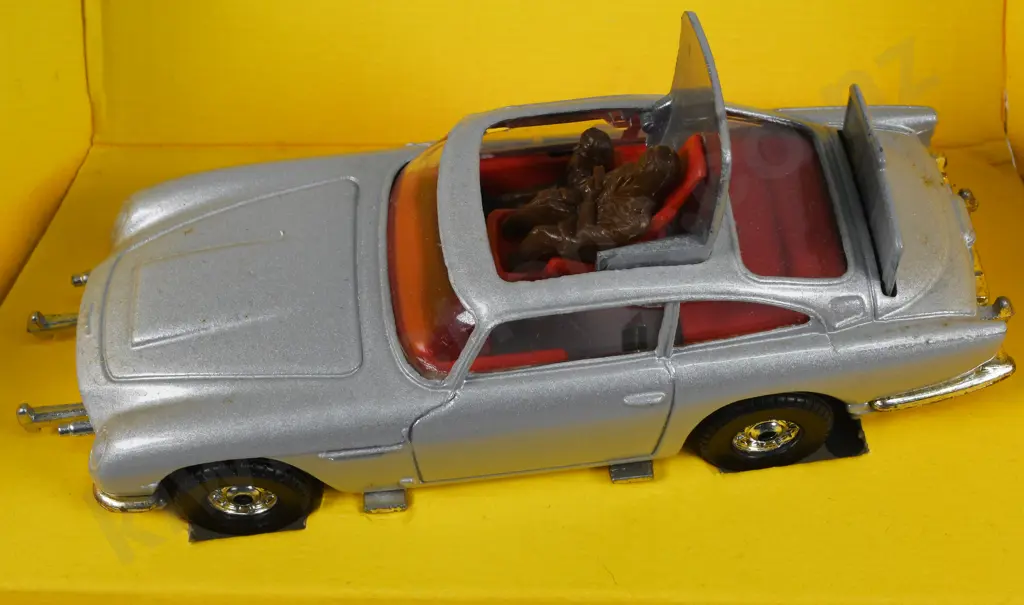 CORGI  JAMES BOND ASTON MARTIN Image 1++