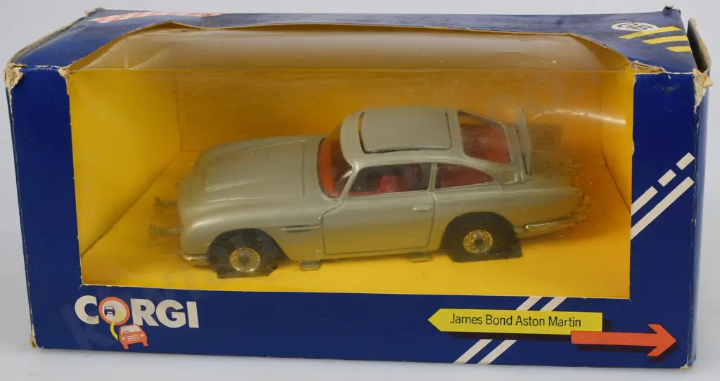 CORGI  JAMES BOND ASTON MARTIN Image 1++