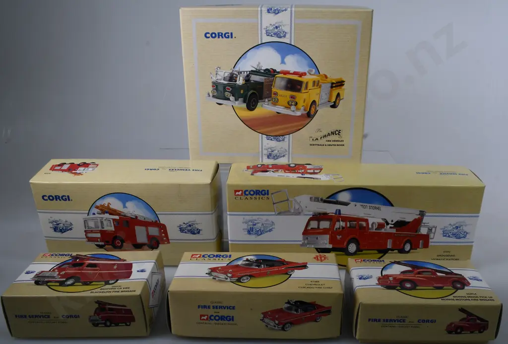 CORGI BOXED FIRE ENGINES Image 1++