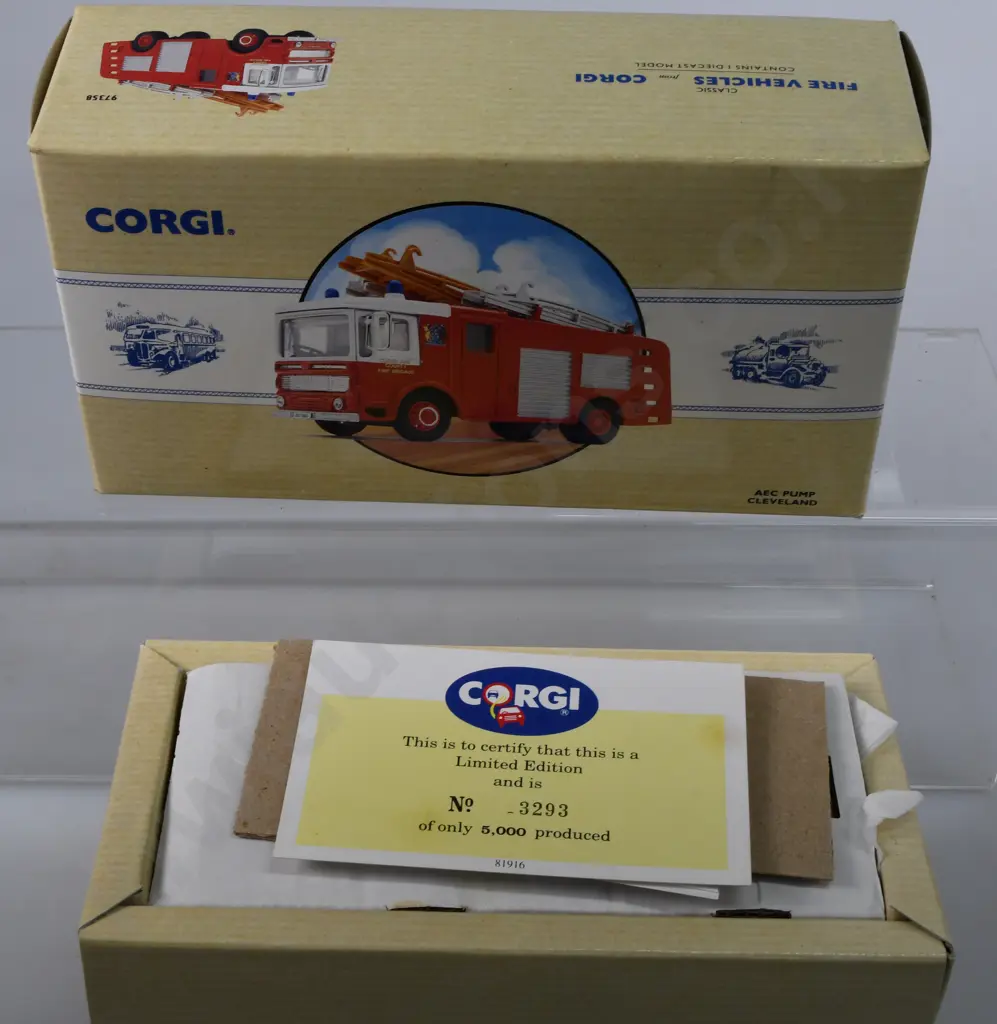 CORGI BOXED FIRE ENGINES Image 1++