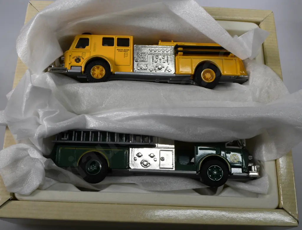 CORGI BOXED FIRE ENGINES Image 1++