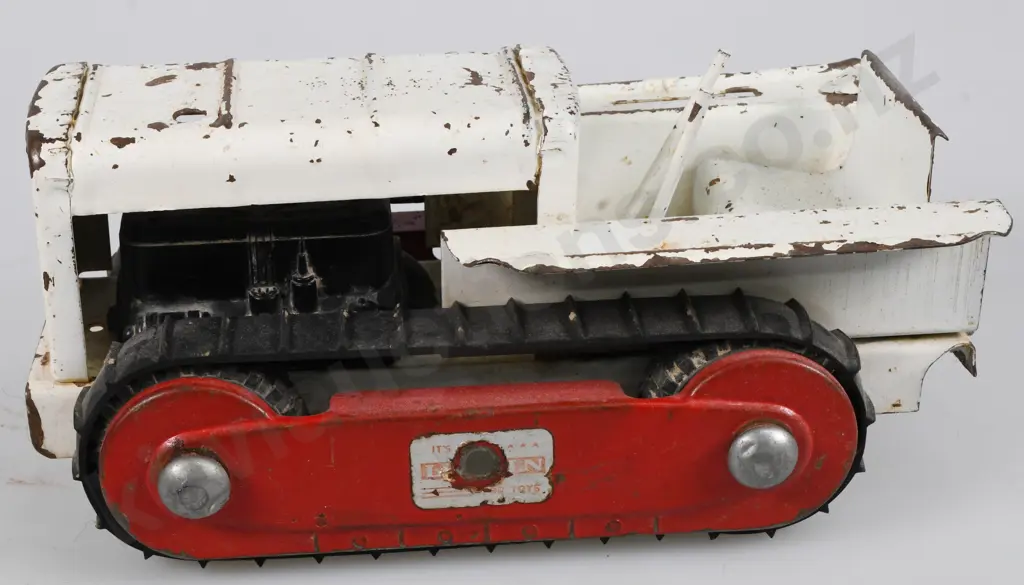 TIN PLATE TOYS ASSORTED Image 1++