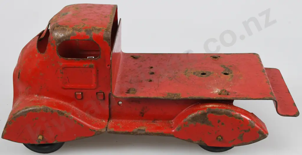 TIN PLATE TOYS ASSORTED Image 1++