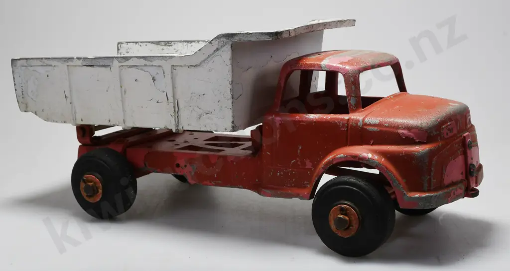 FUN HO MODEL 702 GIANT TIP TRUCK Image 1++
