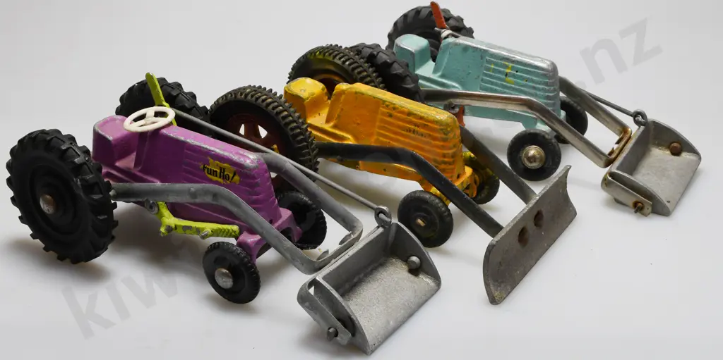 FUN HO MODELS 532 & 534 TRACTORS WITH BUCKET & BLADE Image 1++