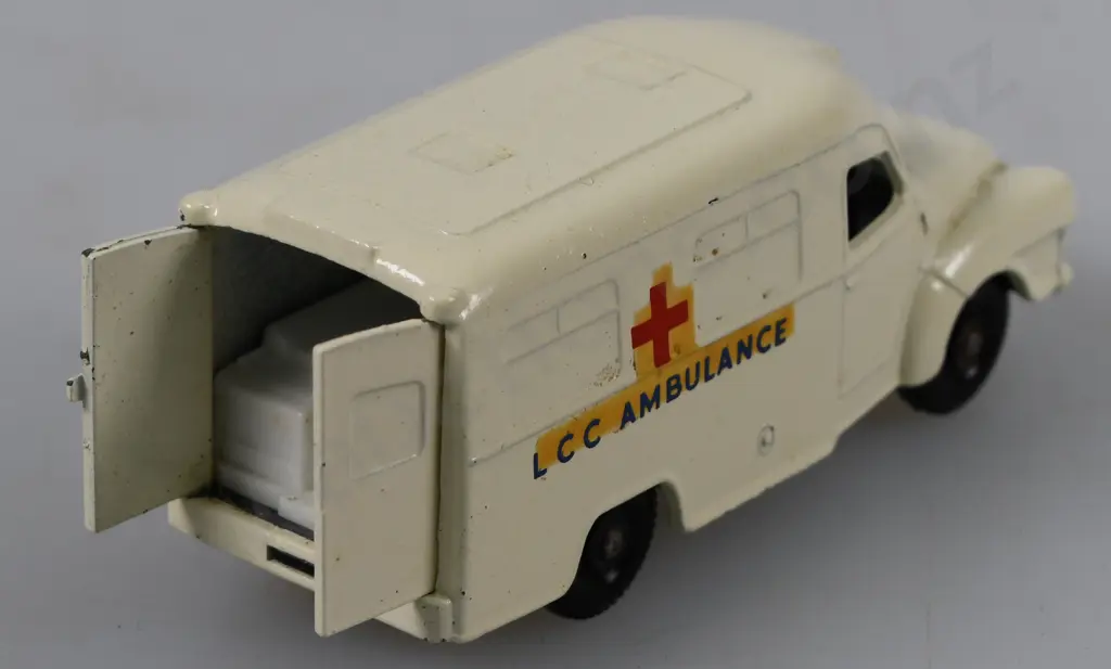MATCHBOX SERIES FIRE, AMBULANCE Image 1++