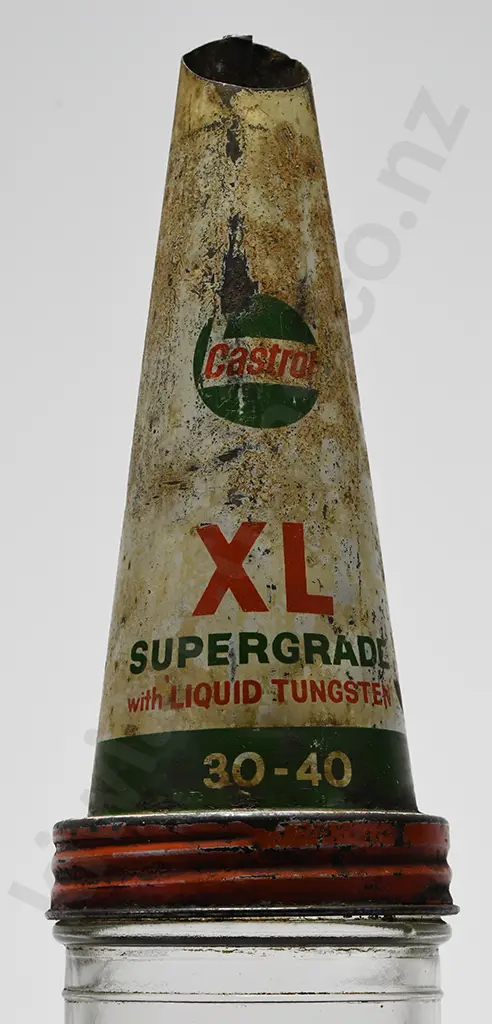 WAKEFIELD CASTROL QUART OIL BOTTLE & POURER Image 1++