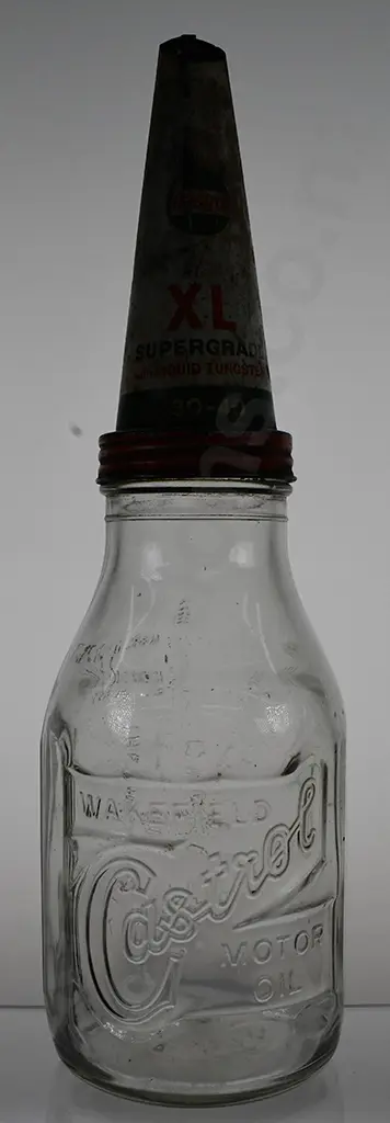 WAKEFIELD CASTROL QUART OIL BOTTLE & POURER Image 1++