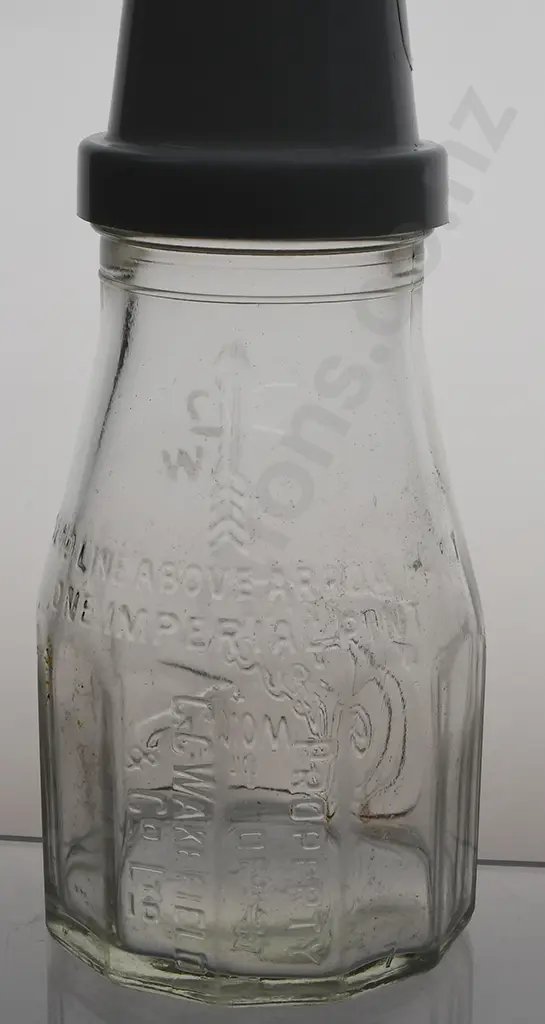 WAKEFIELD CASTROL PINT OIL BOTTLE Image 1++