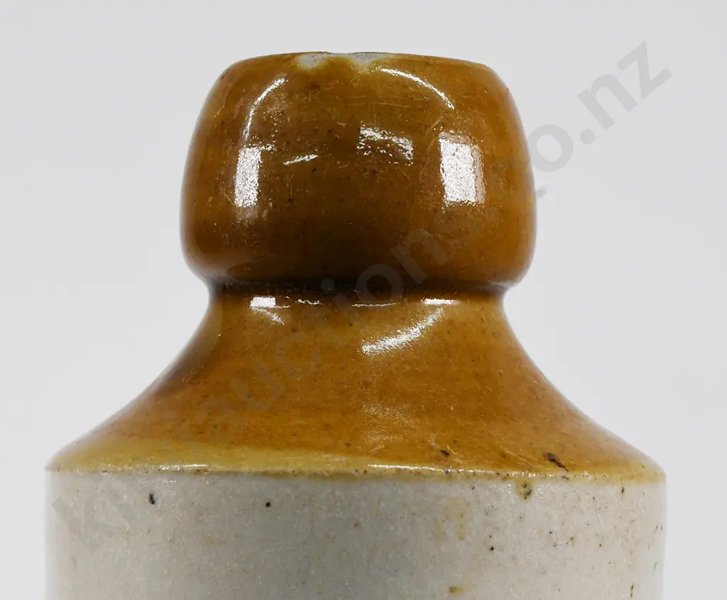 GREY AND MENZIES NEW ZEALAND GINGER BEER Image 1++