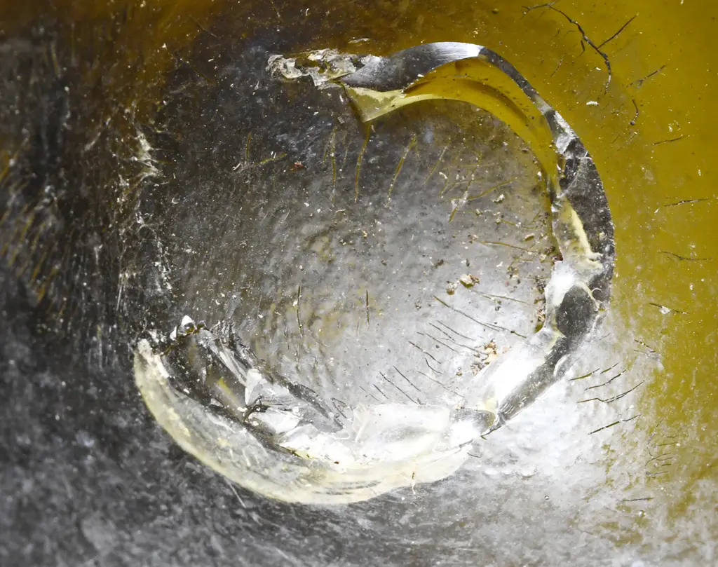 DUTCH ONION FREE BLOWN BOTTLE Image 1++