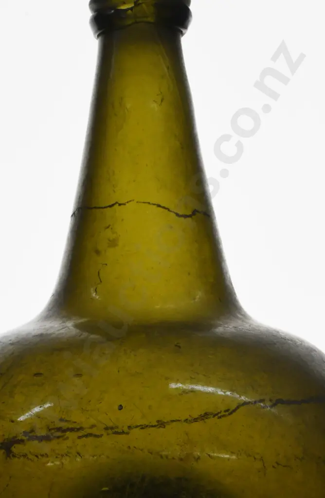 DUTCH ONION FREE BLOWN BOTTLE Image 1++