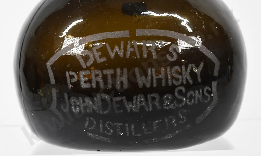 DEWAR'S WHISKY ETCHED BLACK GLASS Image 1++