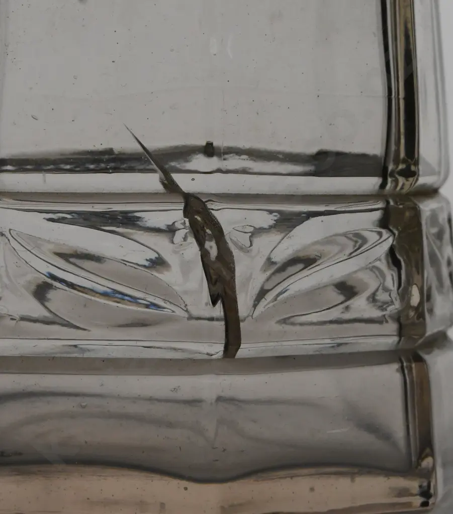 DUNEDIN BREWERY GLASS DECANTER Image 1++