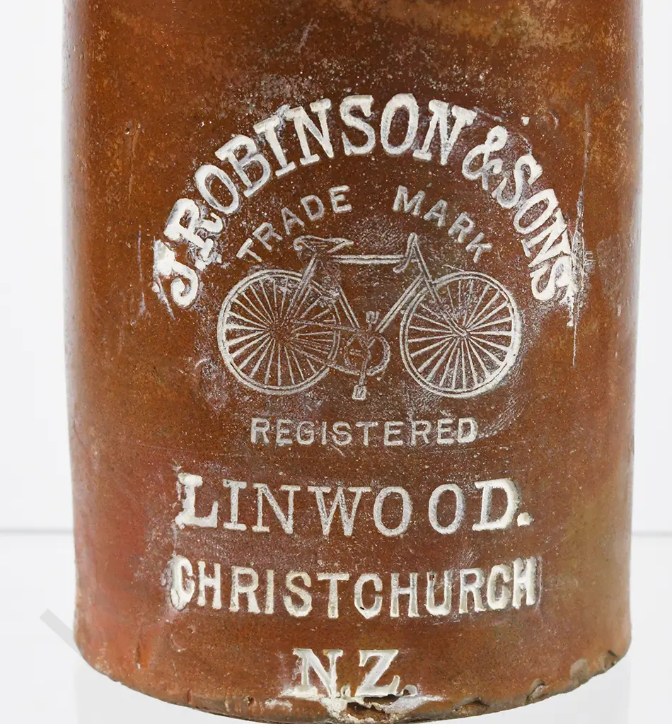 ROBINSON CHRISTCHURCH IMPRESSED GINGER BEER Image 1++
