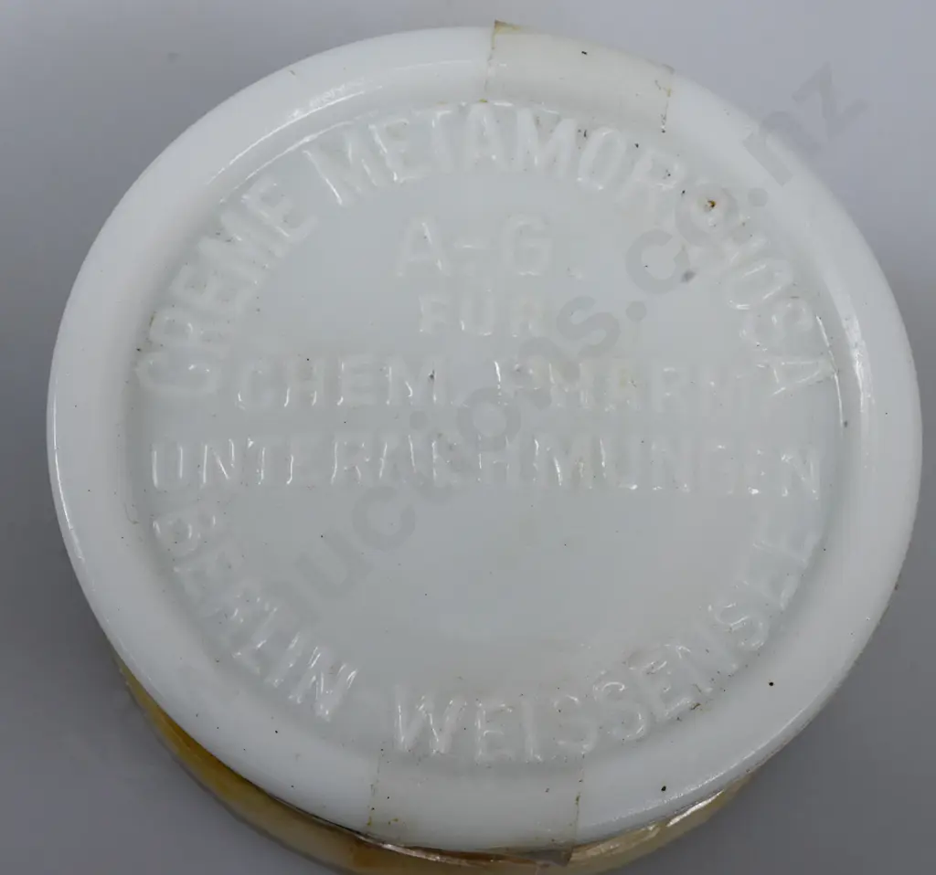 BOXED METAMORPHOSA MILK GLASS LID AND BASE Image 1++