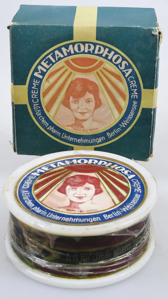 BOXED METAMORPHOSA MILK GLASS LID AND BASE Image 1++